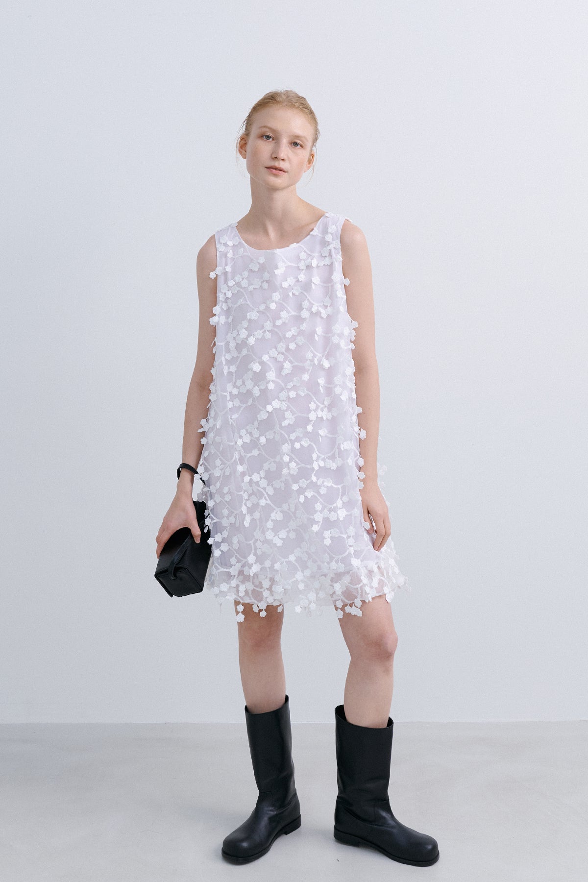 EMBROIDERED FLOWER DRESS - WHITE
