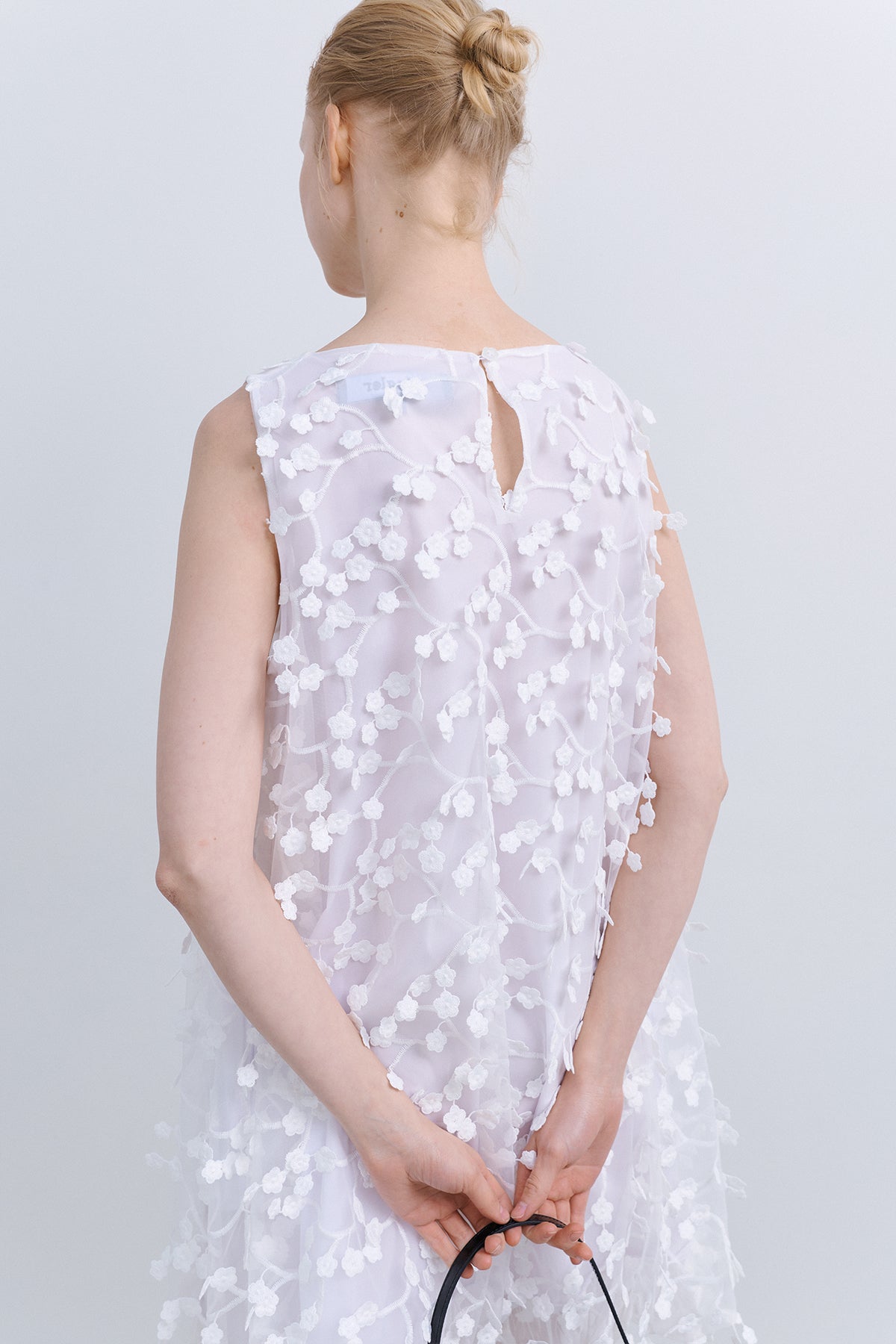 EMBROIDERED FLOWER DRESS - WHITE