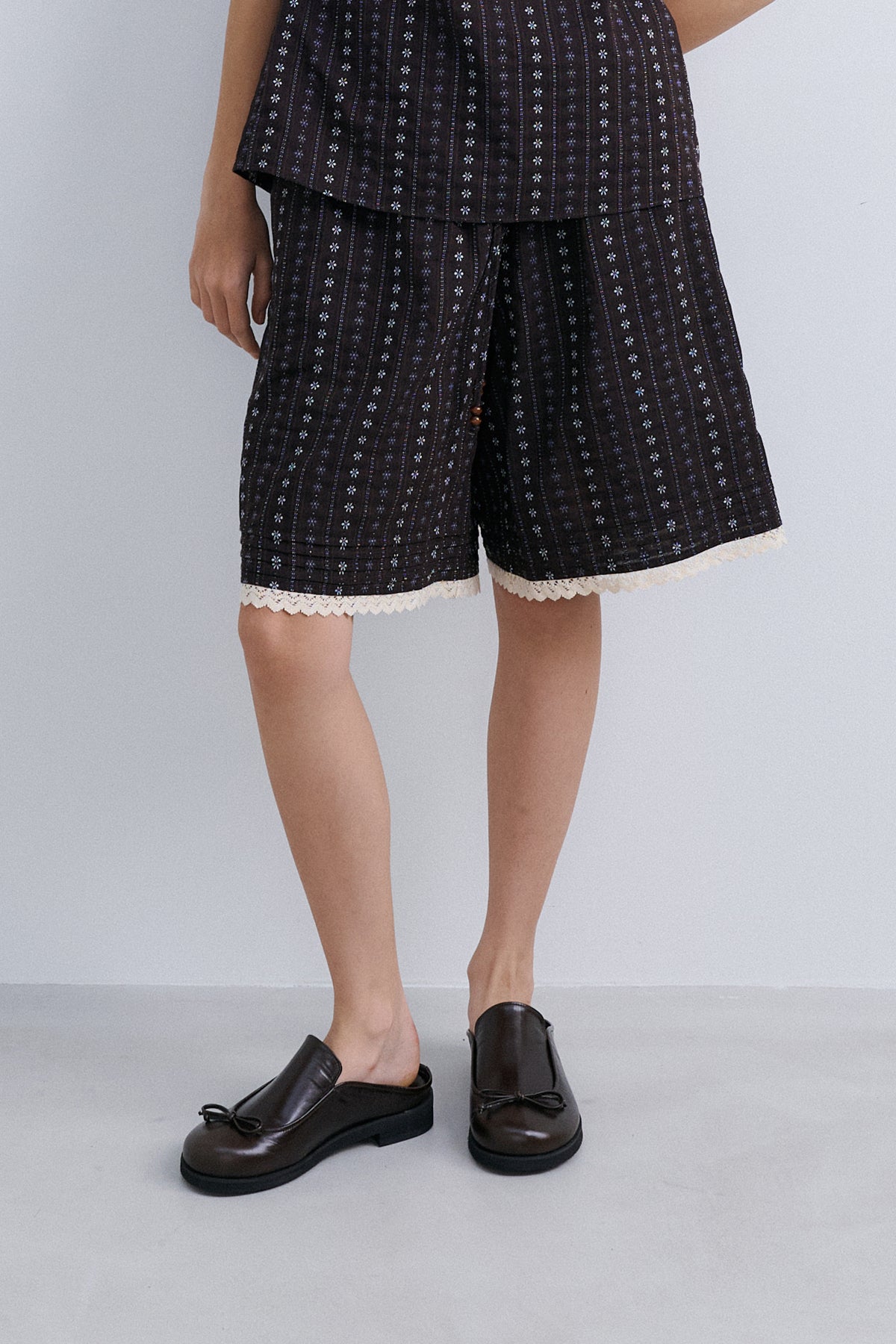 LACED HALF PT - BROWN
