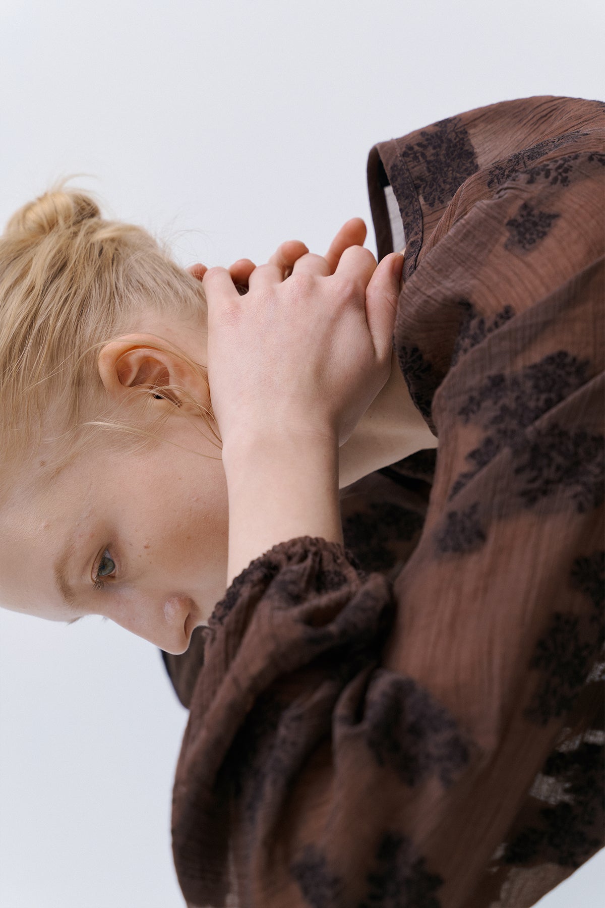 LEAF CARDIGAN - BROWN