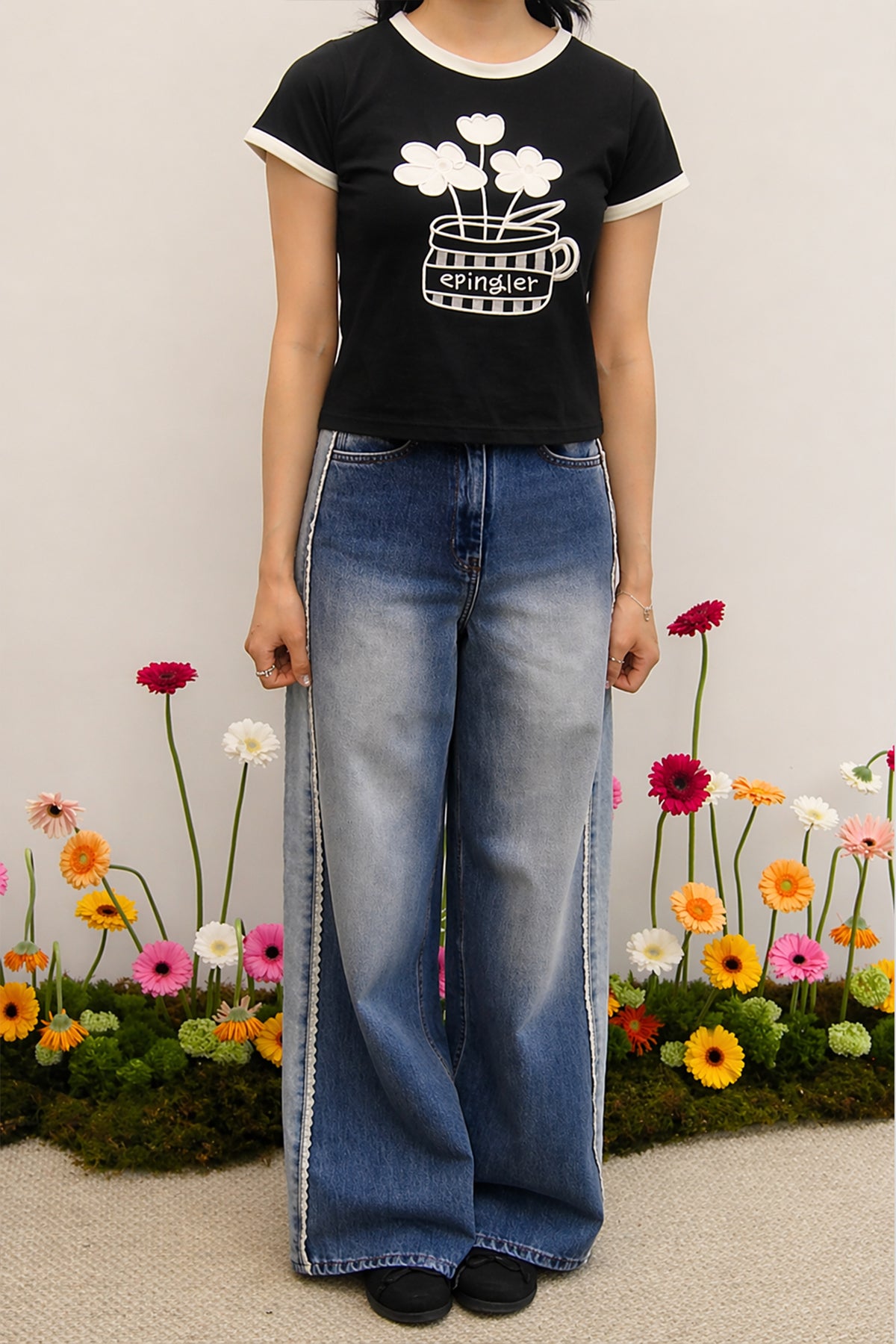 FLOWER EMBROIDERED T - BLACK
