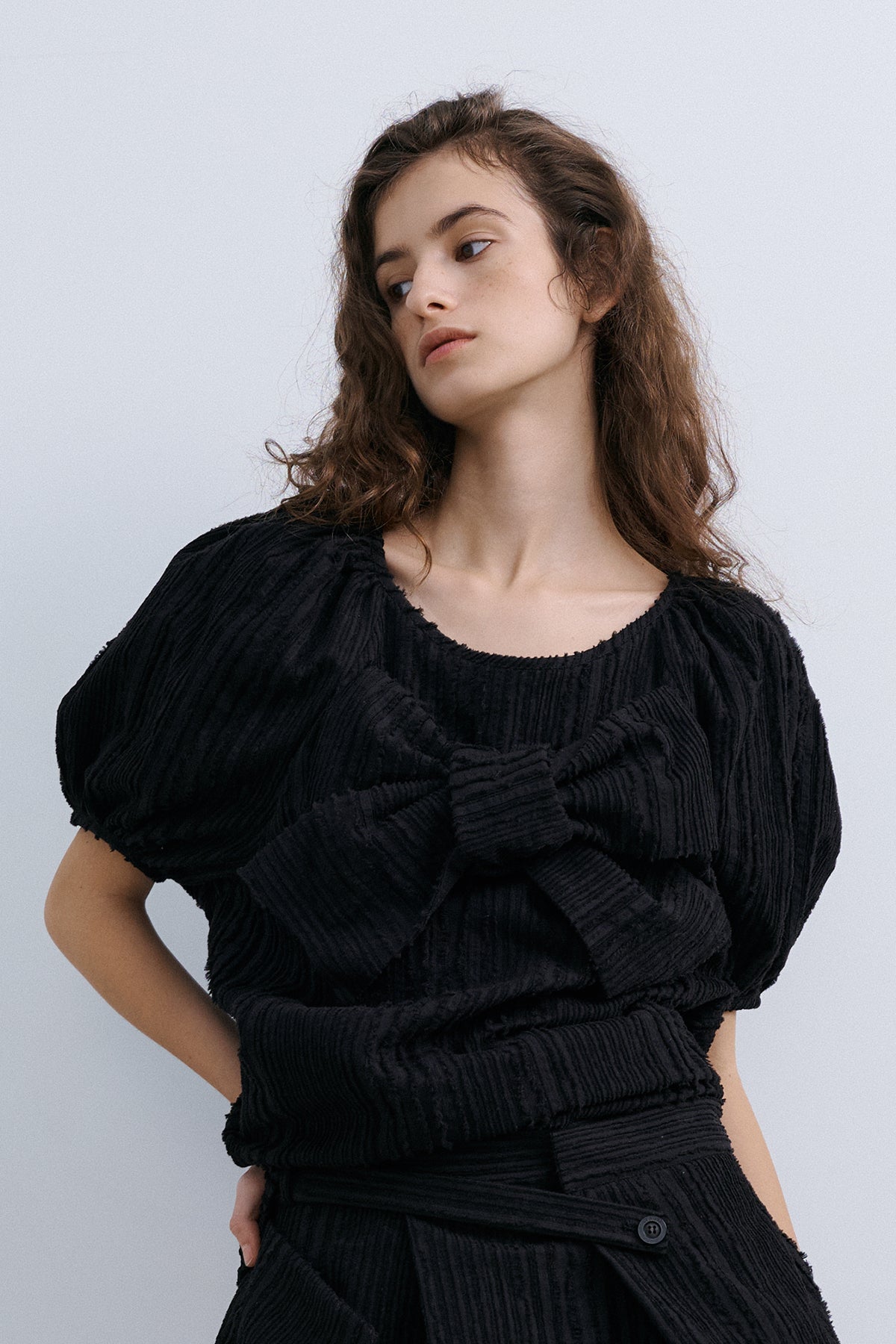 ORIGAMI RIBBON PATCHED BLOUSE - BLACK