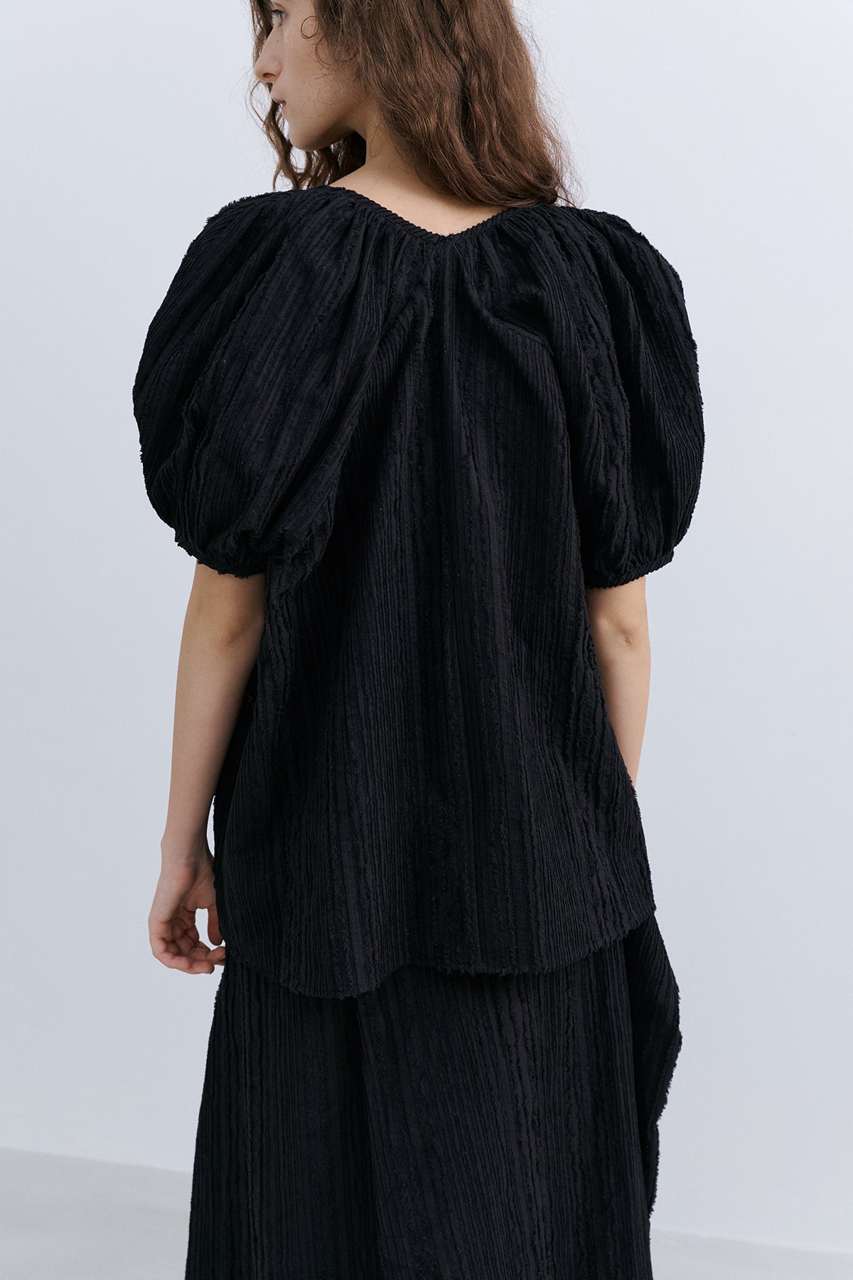 ORIGAMI RIBBON PATCHED BLOUSE - BLACK