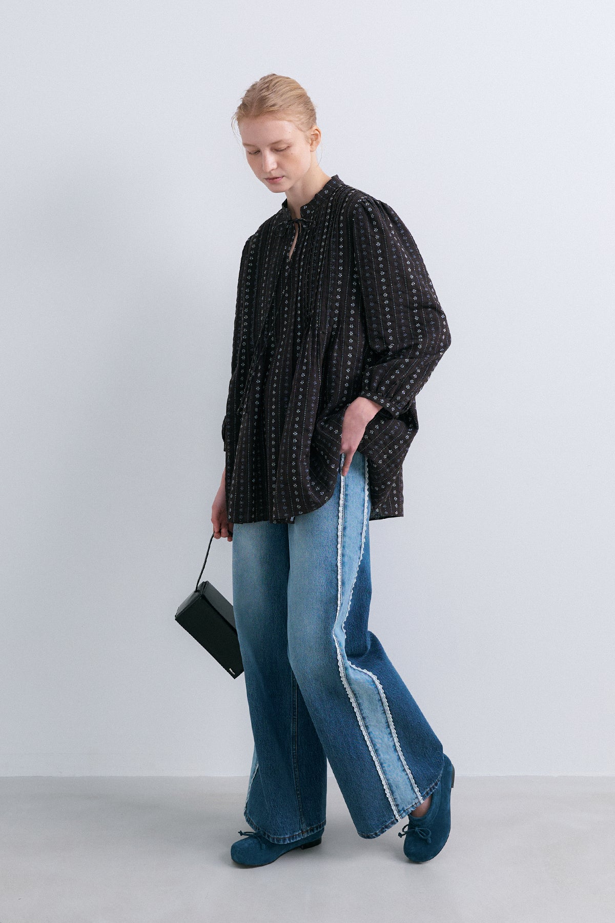 TUCKING BLOUSE - FLOWER BROWN
