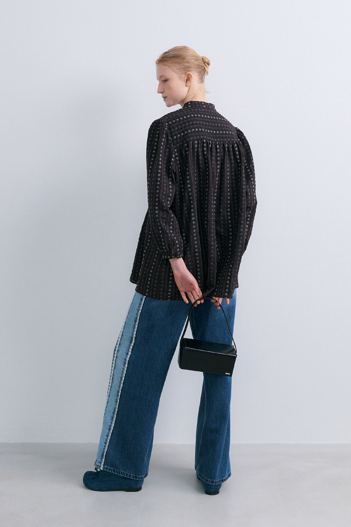 TUCKING BLOUSE - FLOWER BROWN