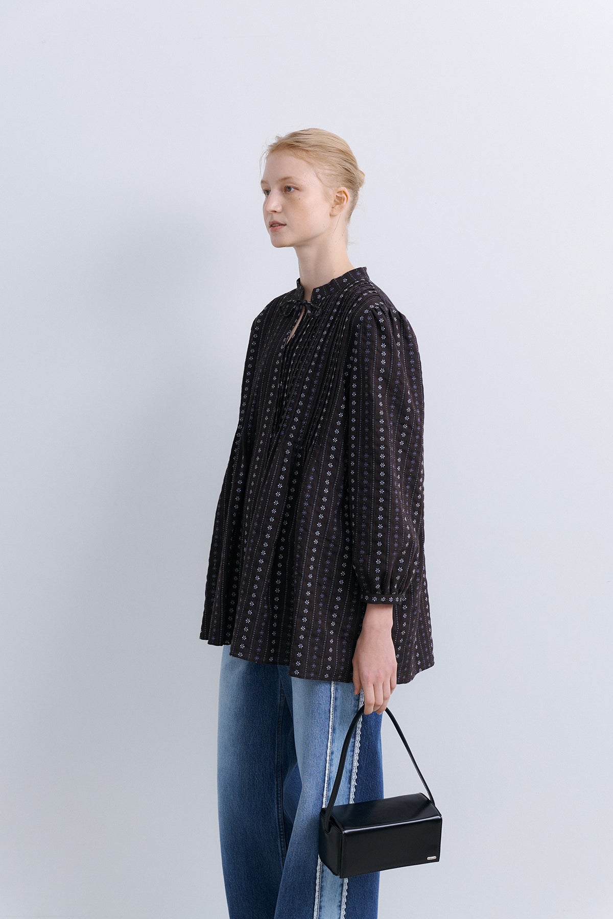TUCKING BLOUSE - FLOWER BROWN