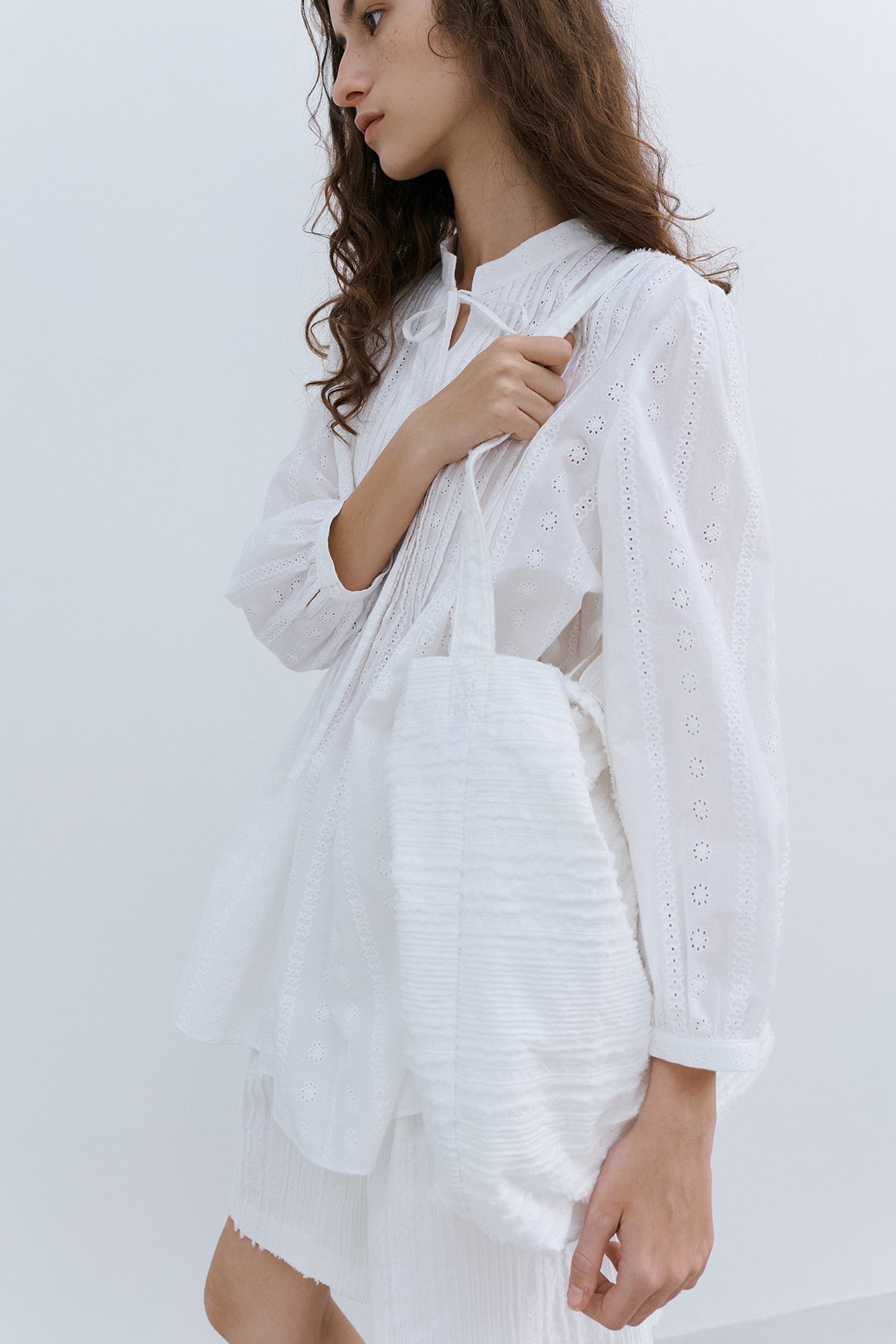 TUCKING BLOUSE - WHITE