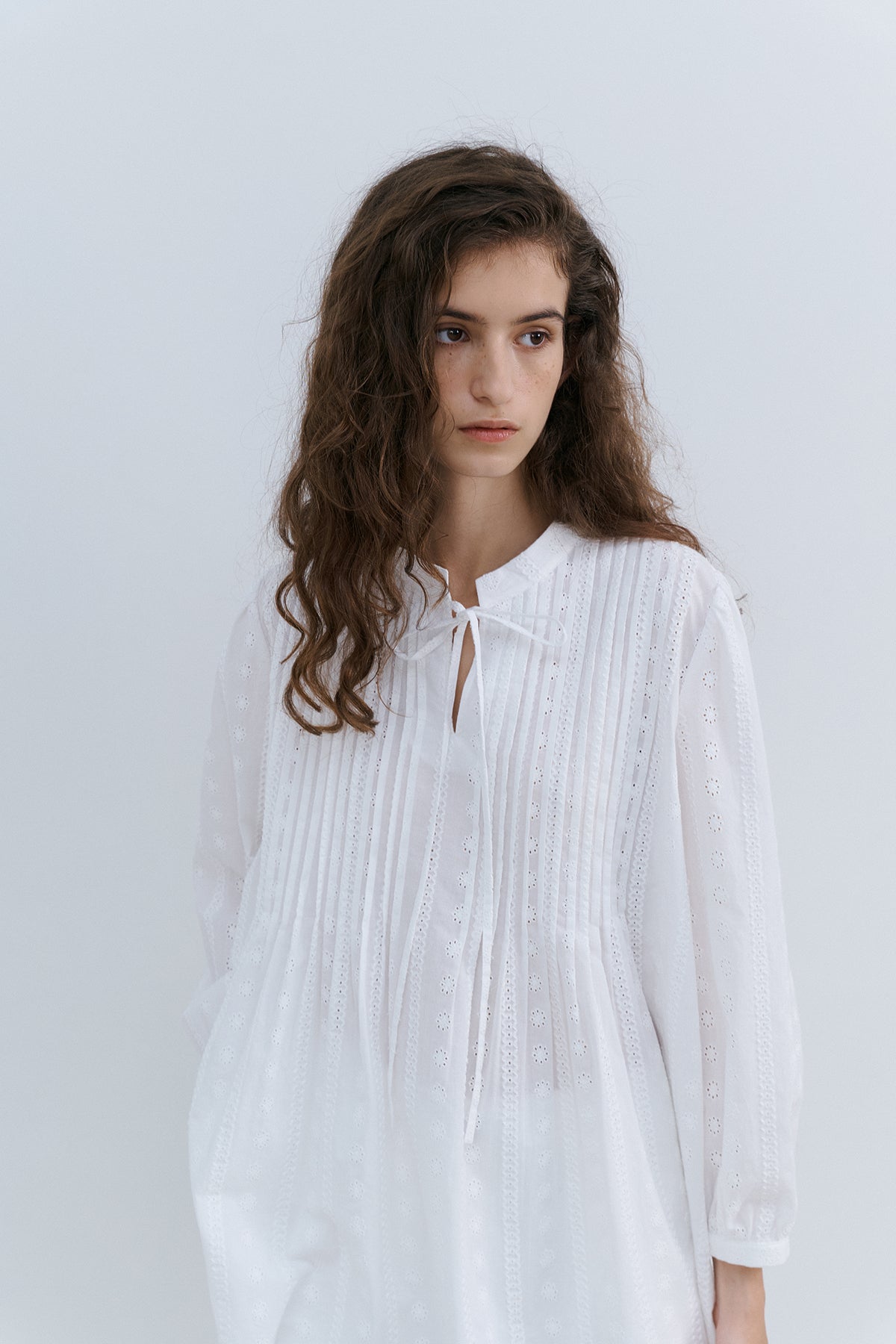 TUCKING BLOUSE - WHITE