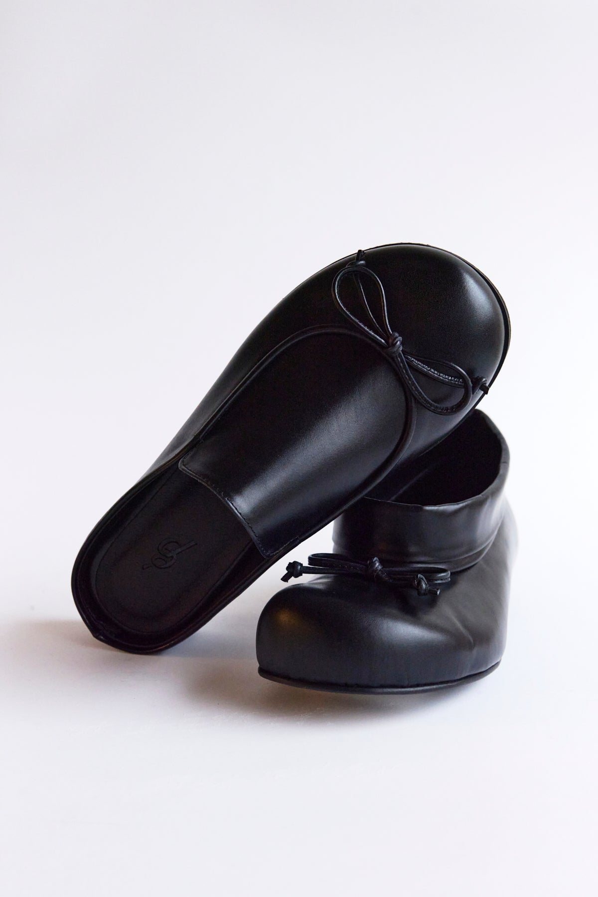 DUMPLING RIBBON MULE - BLACK