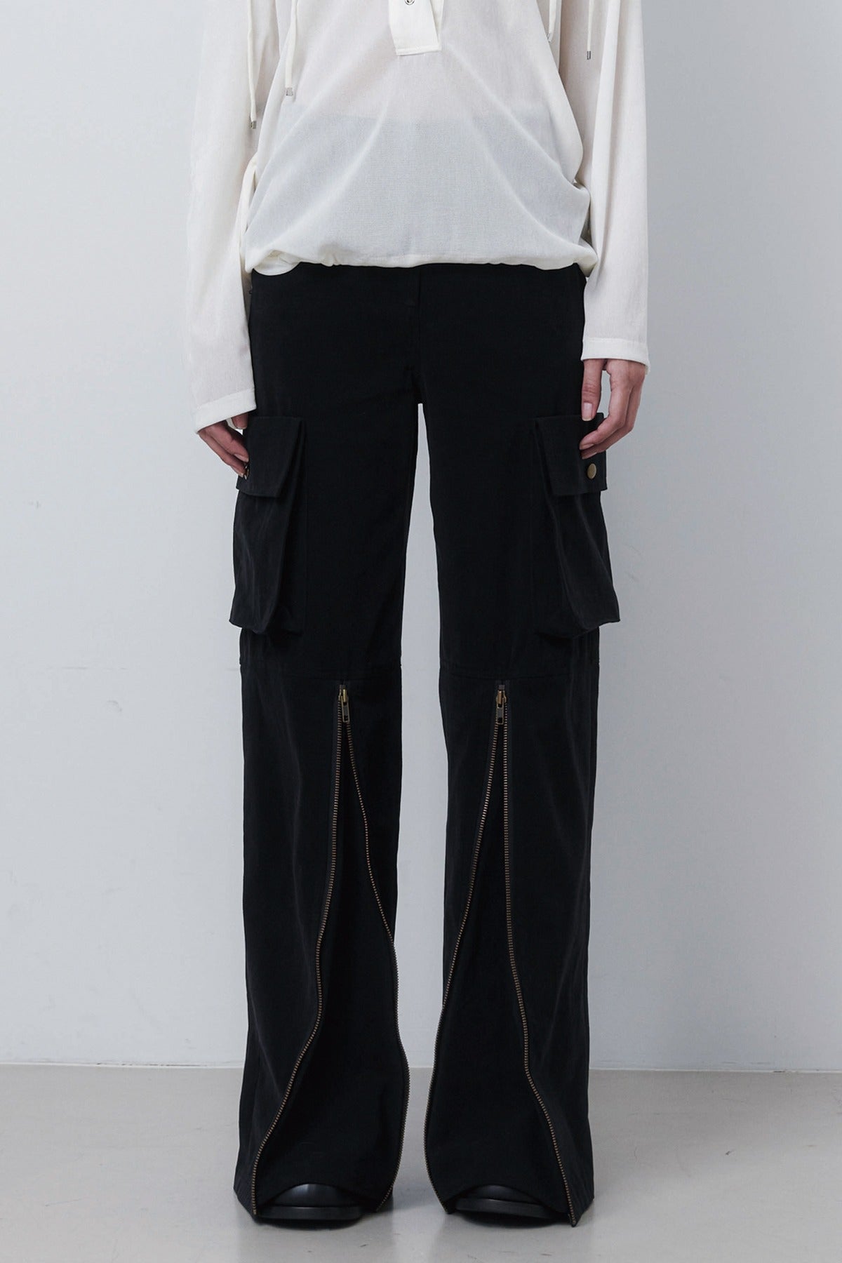 CARGO ZIP PANTS - BLACK