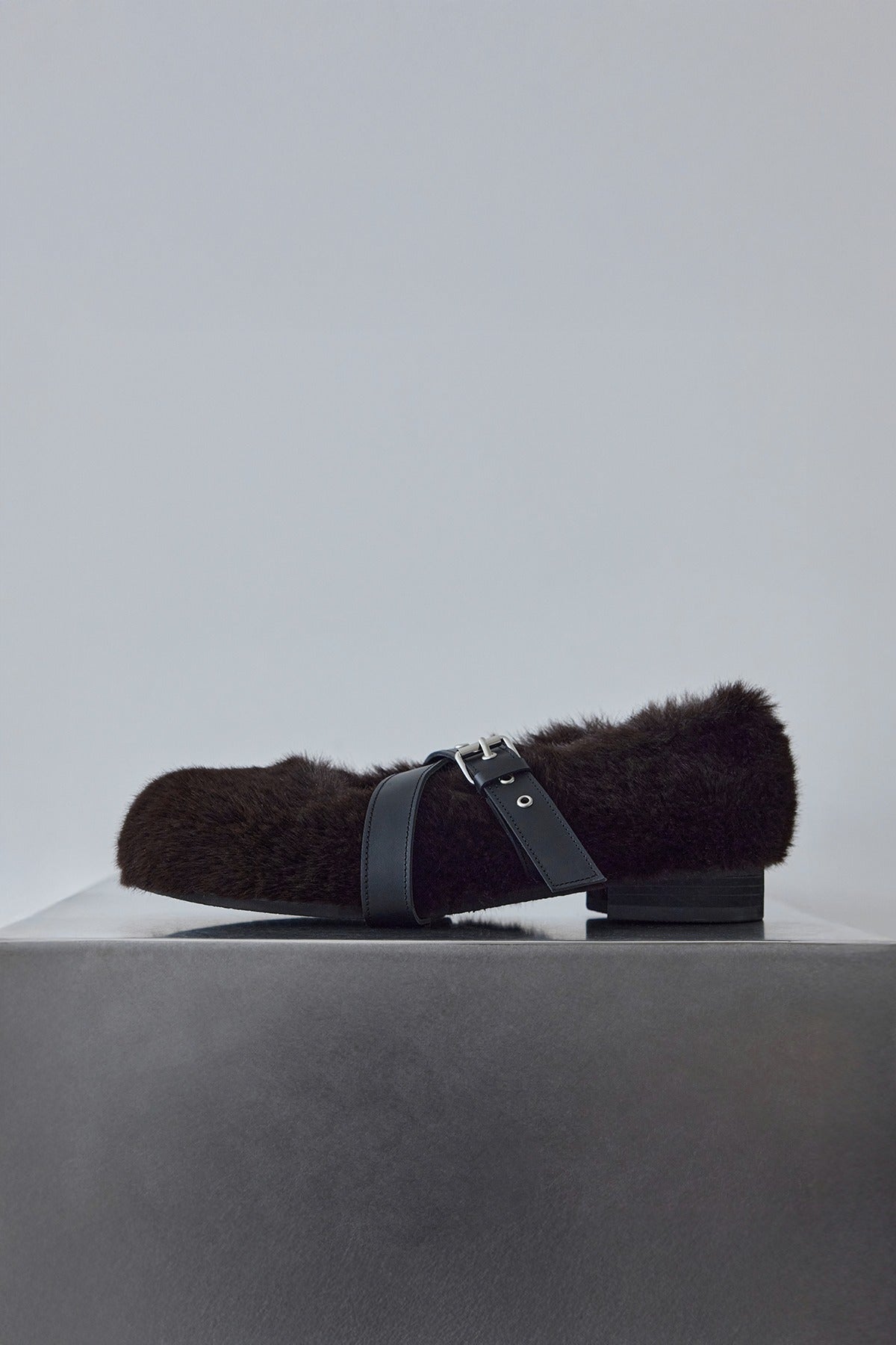 STRAP TOE FLAT - COCO BROWN
