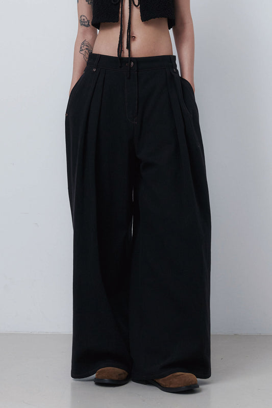 WIDE TUCK DENIM - BLACK