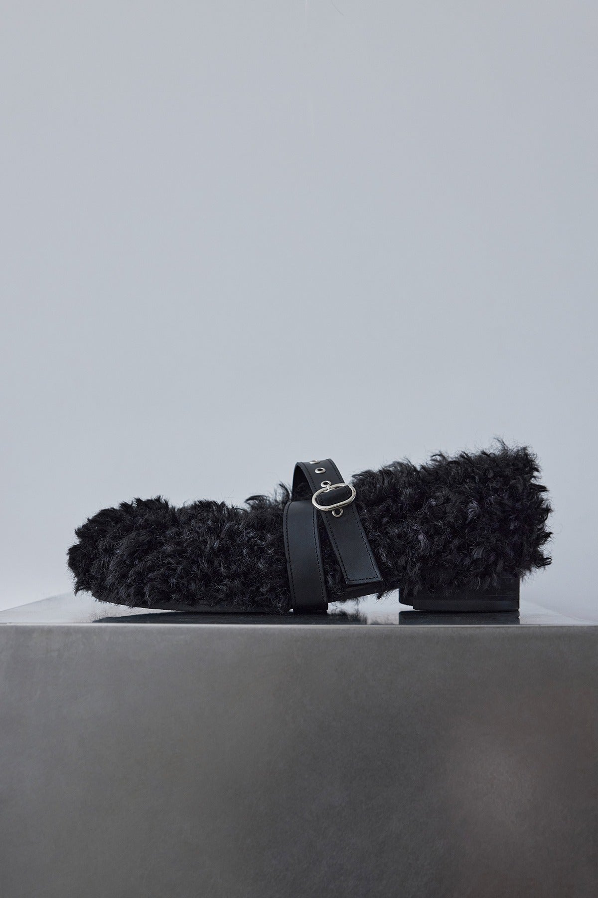 STRAP TOE FLAT - BLACK