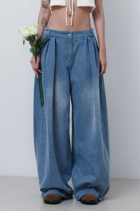 WIDE TUCK DENIM - WASHED BLUE